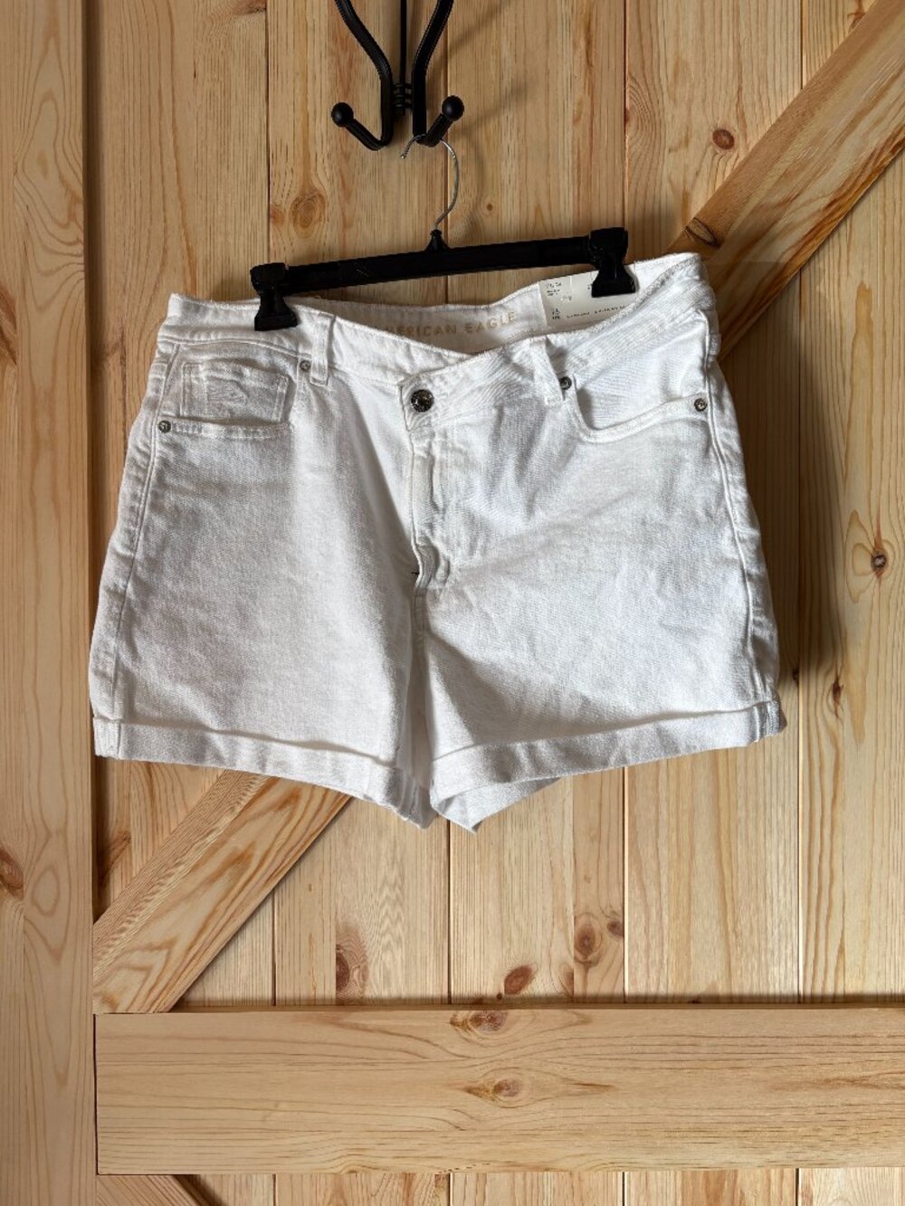 American Eagle White Mom Shorts High Rise Stretch Size 16 NWT Summer Denim